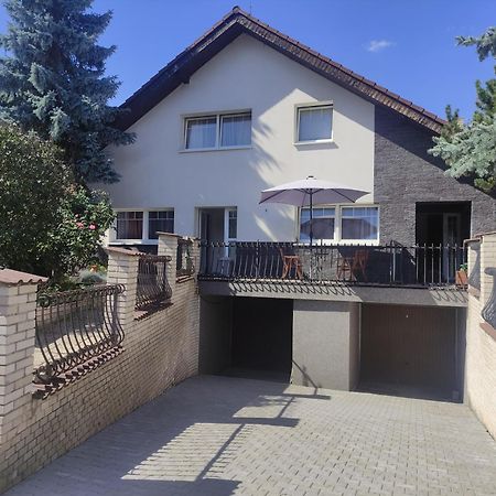 Cozy Gardens Apartments In Praga Esterno foto