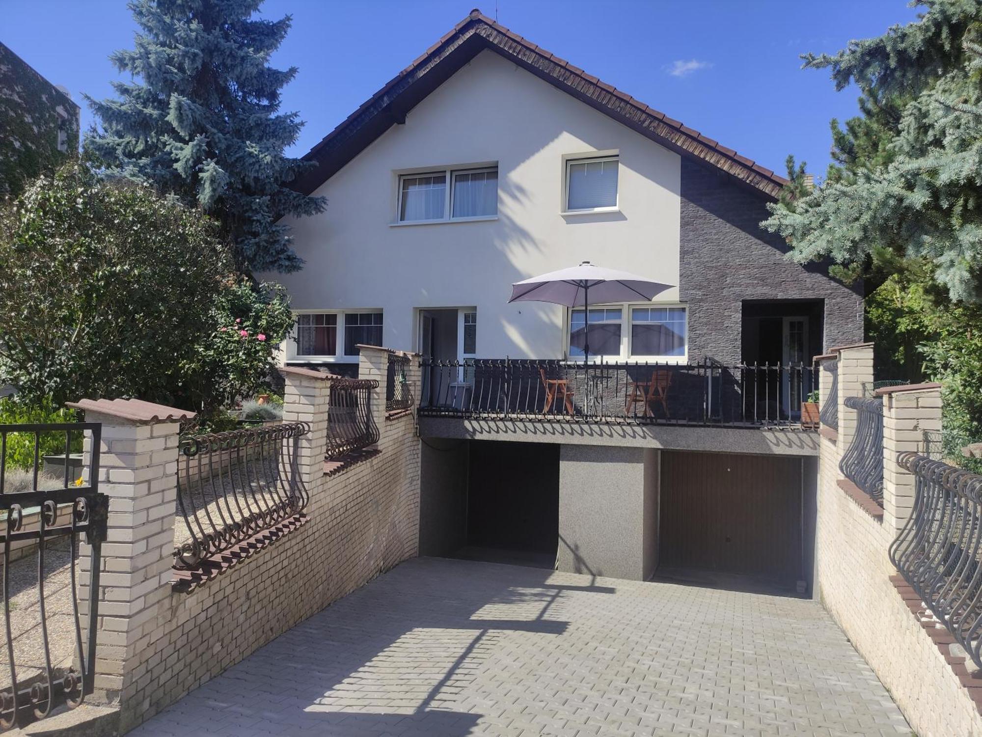 Cozy Gardens Apartments In Praga Esterno foto