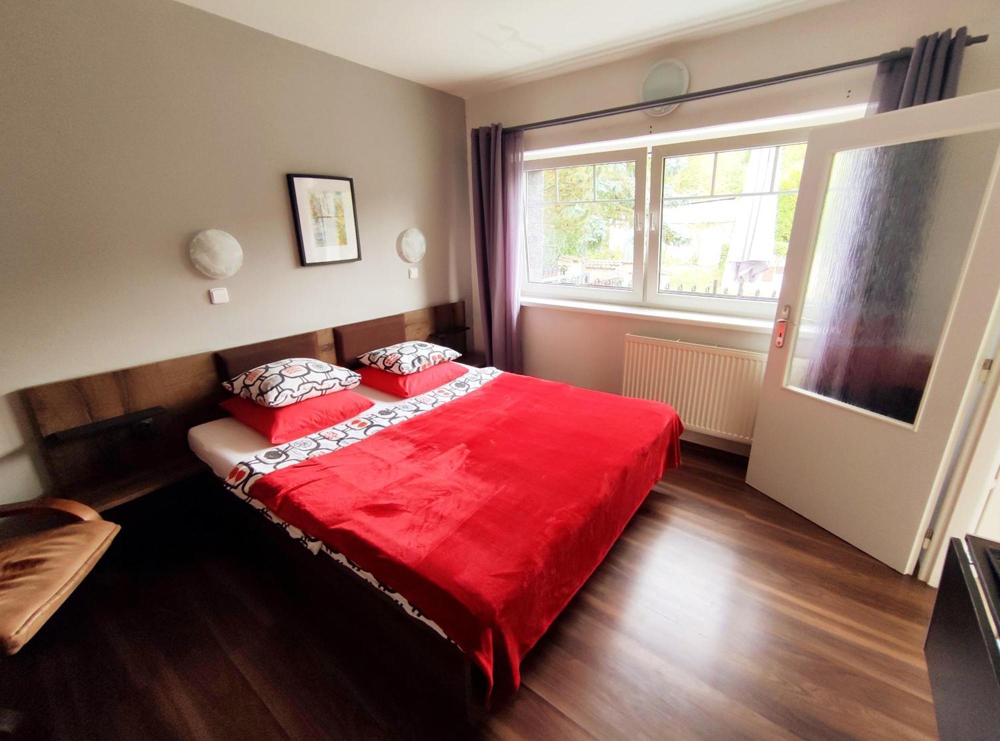 Cozy Gardens Apartments In Praga Esterno foto