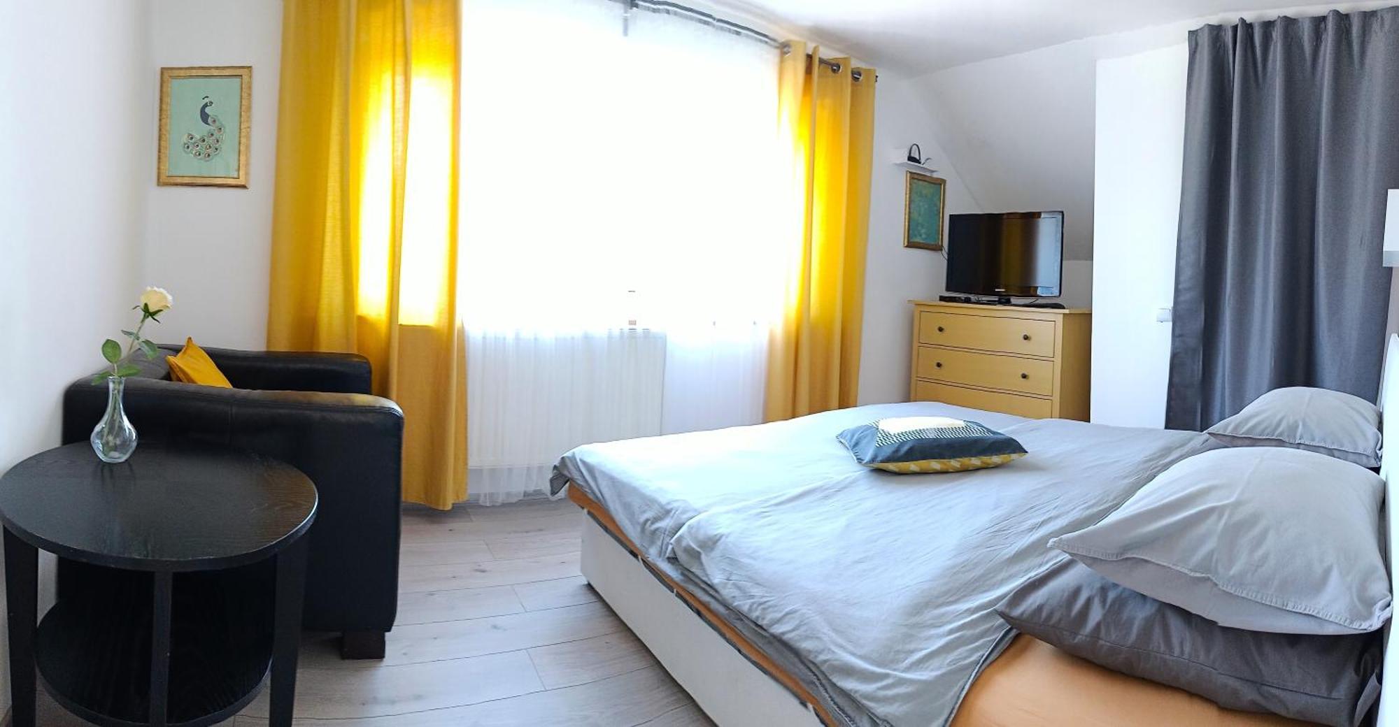 Cozy Gardens Apartments In Praga Esterno foto