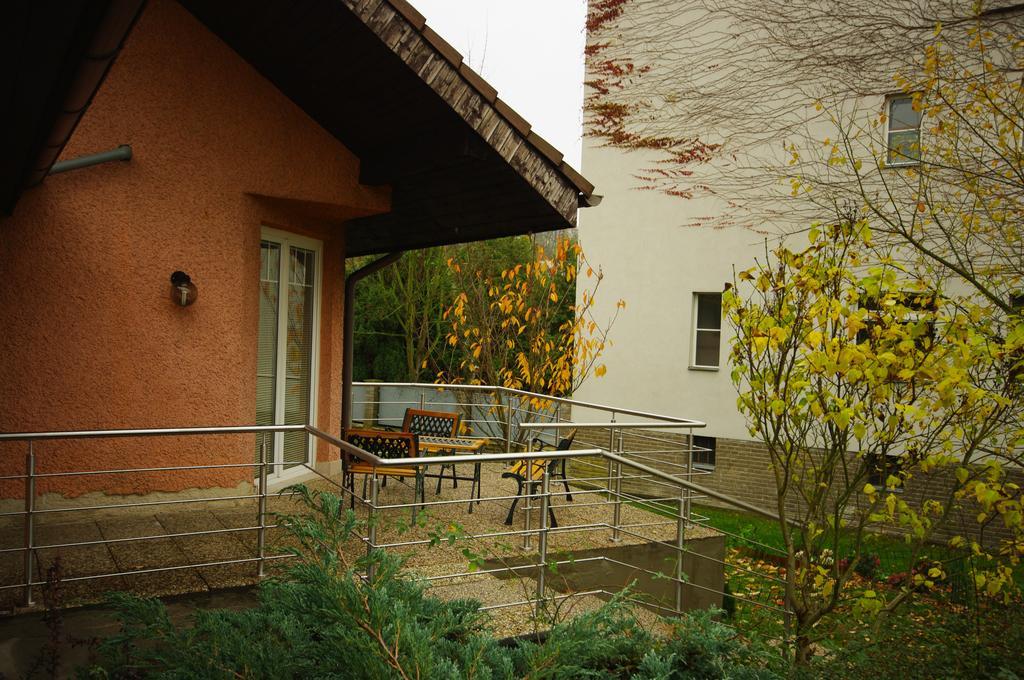 Cozy Gardens Apartments In Praga Esterno foto